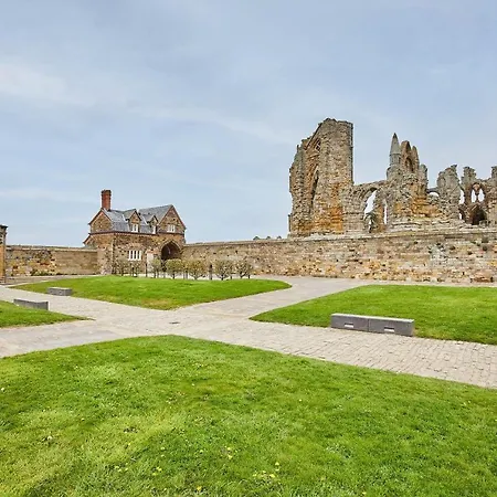 Semesterbostad Host & - The Coach House Whitby