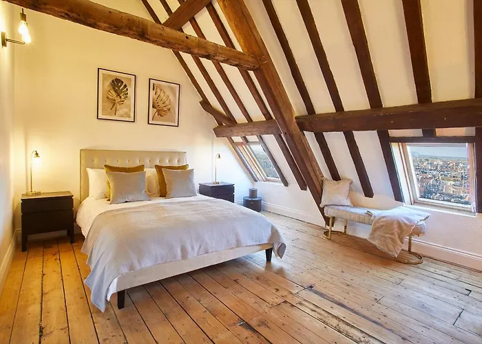 Host & - The Coach House *