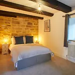 Host & - The Coach House Nyaraló