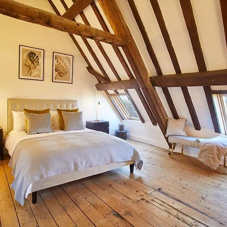 Host & - The Coach House *