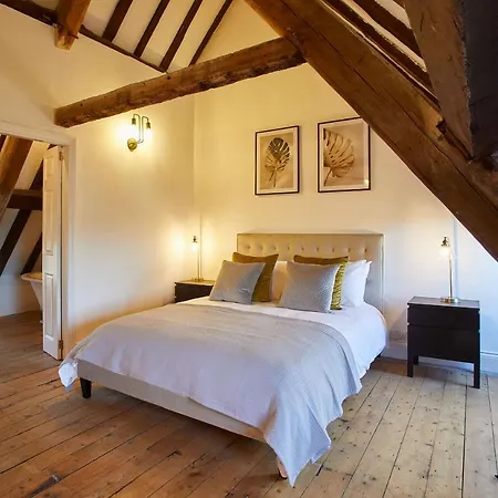 Host & - The Coach House 度假居