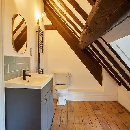 Host & - The Coach House Γουίτμπι