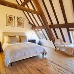 Host & - The Coach House *