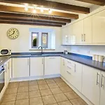 Host & - The Coach House ويتبي