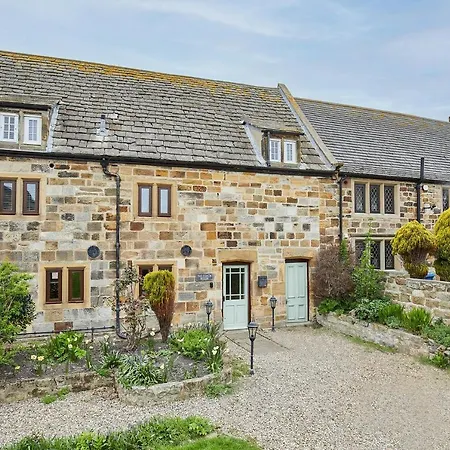 بيت للعطل Host & - The Coach House ويتبي
